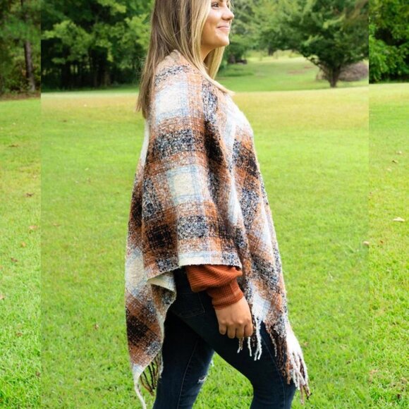 LIB Woman's Soft Cozy Plaid Poncho Top NWT - Picture 2 of 2